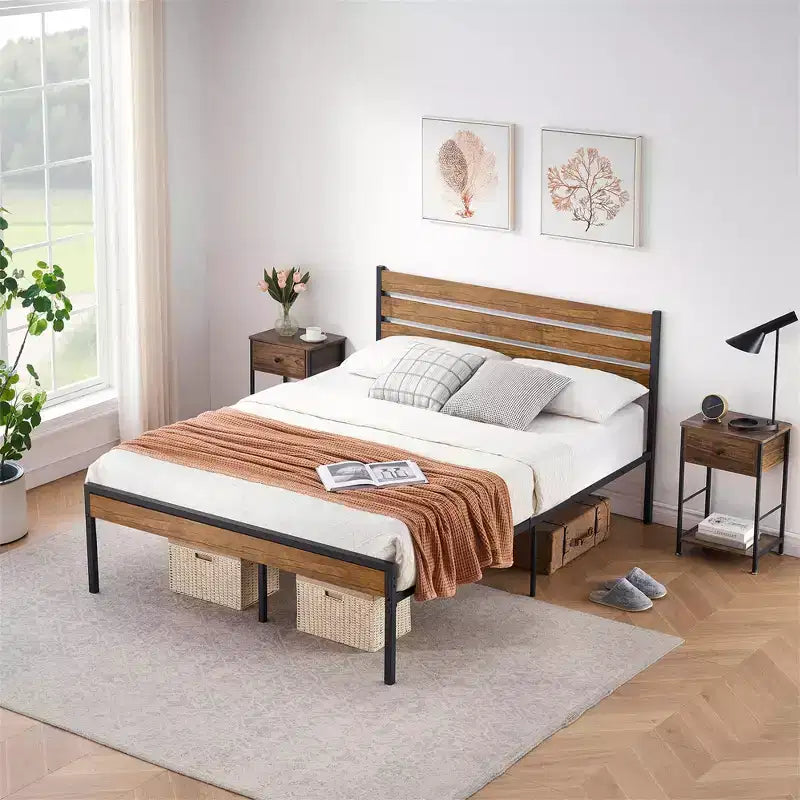 Cadre de lit plateforme Queen en métal avec tête de lit en bois, style industriel rustique, sommier tapissier non requis