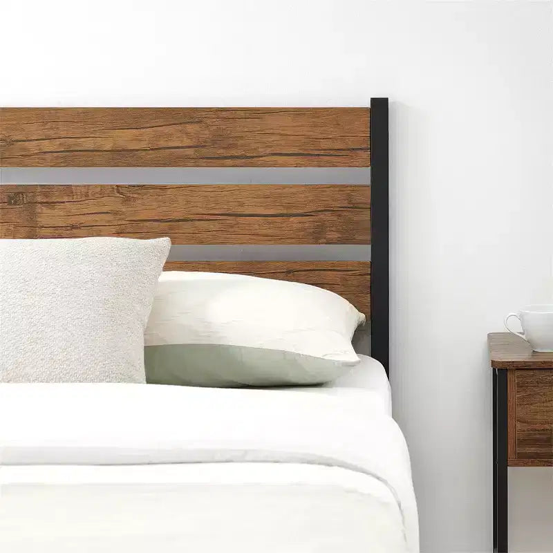 Cadre de lit plateforme Queen en métal avec tête de lit en bois, style industriel rustique, sommier tapissier non requis