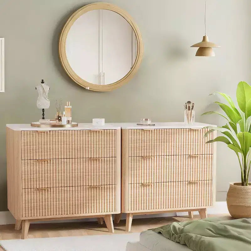 Table de chevet moderne 3 tiroirs encastrés de 81 cm de large avec poignées dorées et grands tiroirs, table de chevet en bois au profil incurvé pour chambre à coucher, salon
