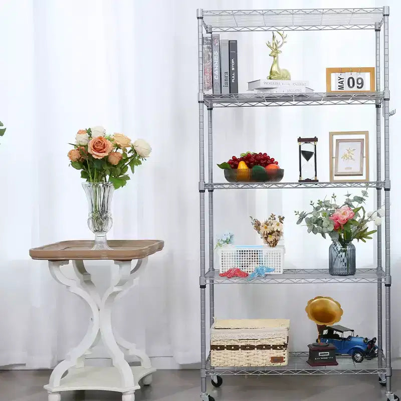 Étagère métallique à 5 niveaux avec roulettes verrouillables et crochets latéraux, capacité de 408 kg, réglable, acier chromé