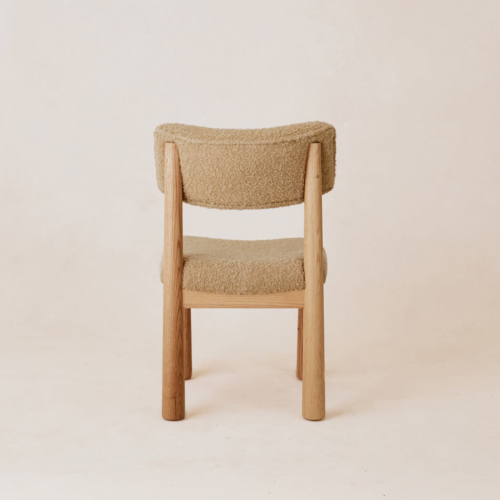 Chaise de salle à manger - Bouclé belge couleur Chameau et pieds fuselés en Chêne blanc