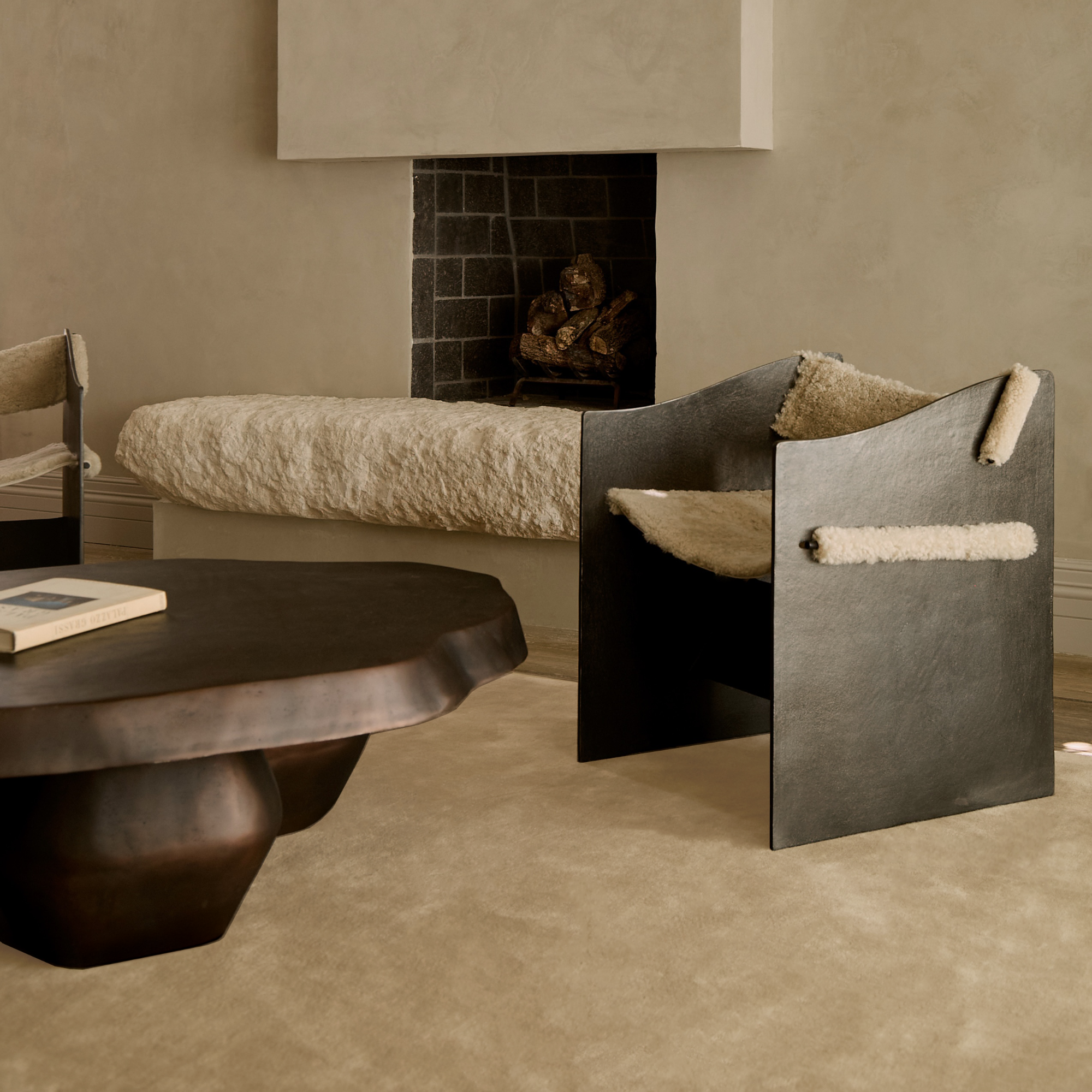 Fauteuil d'appoint sculptural – Structure en fonte d'aluminium