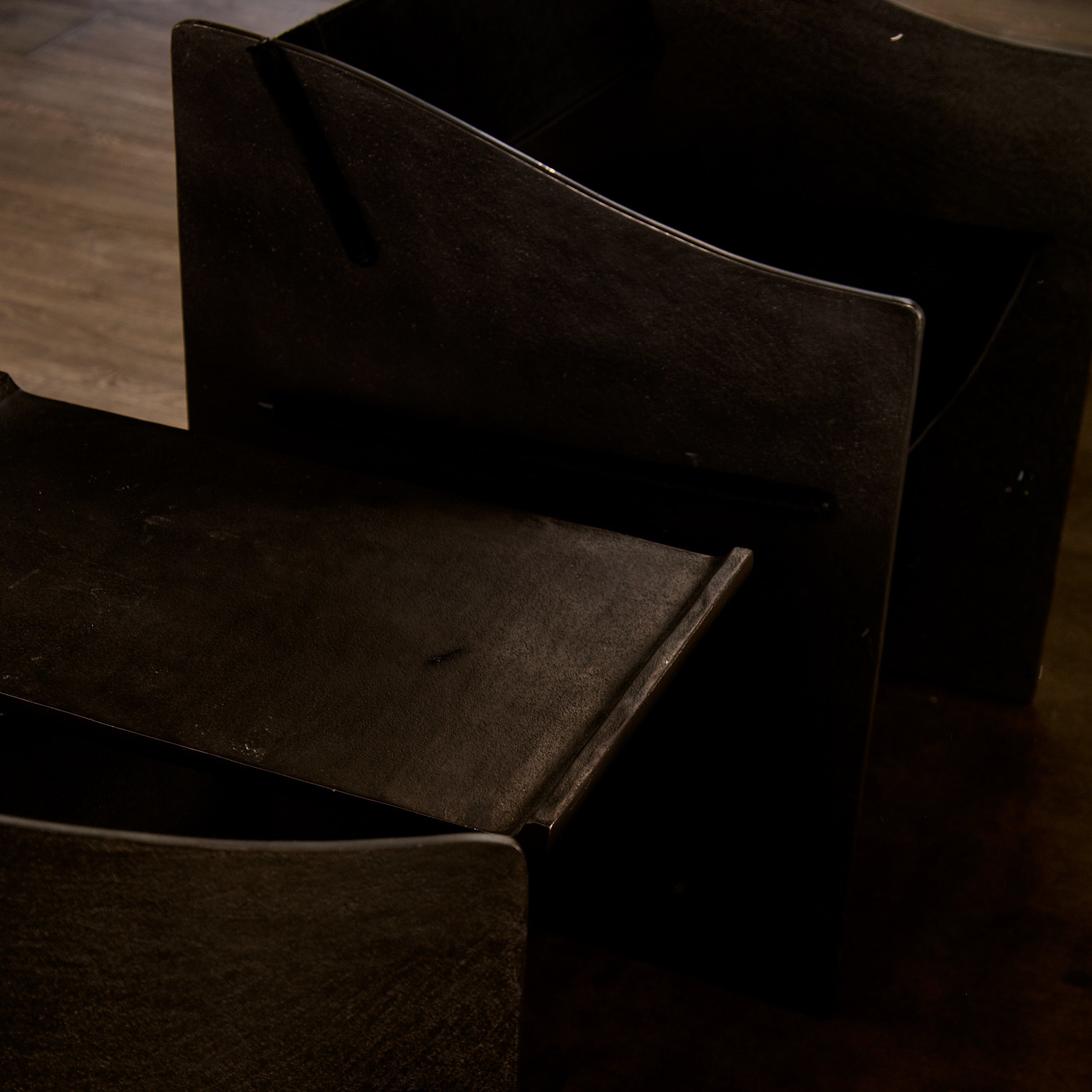 Fauteuil d'appoint sculptural – Structure en fonte d'aluminium