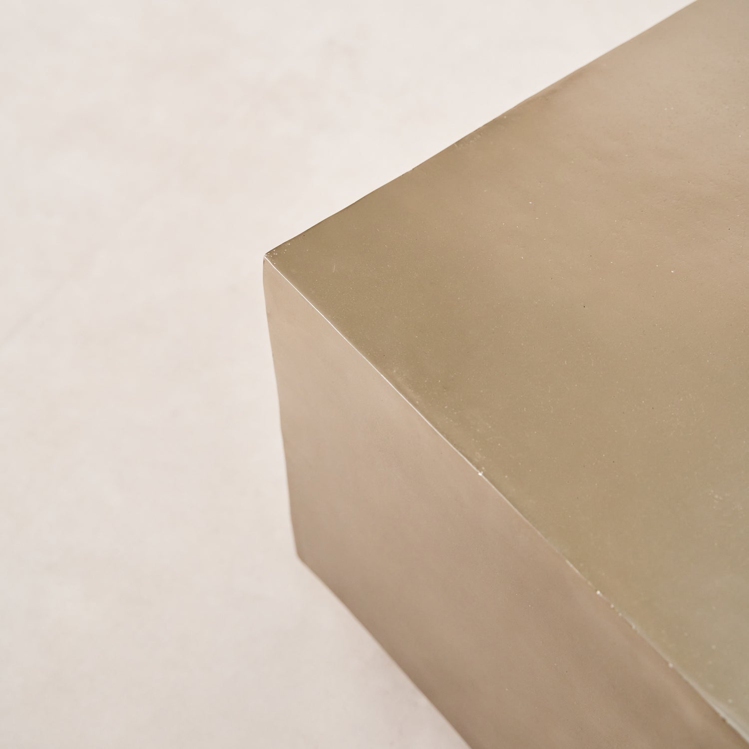 Table basse - Aluminium coulé finition nickel