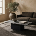 Table basse en calcaire noir