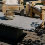 Table basse en calcaire noir