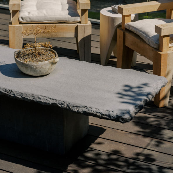Table basse en calcaire noir