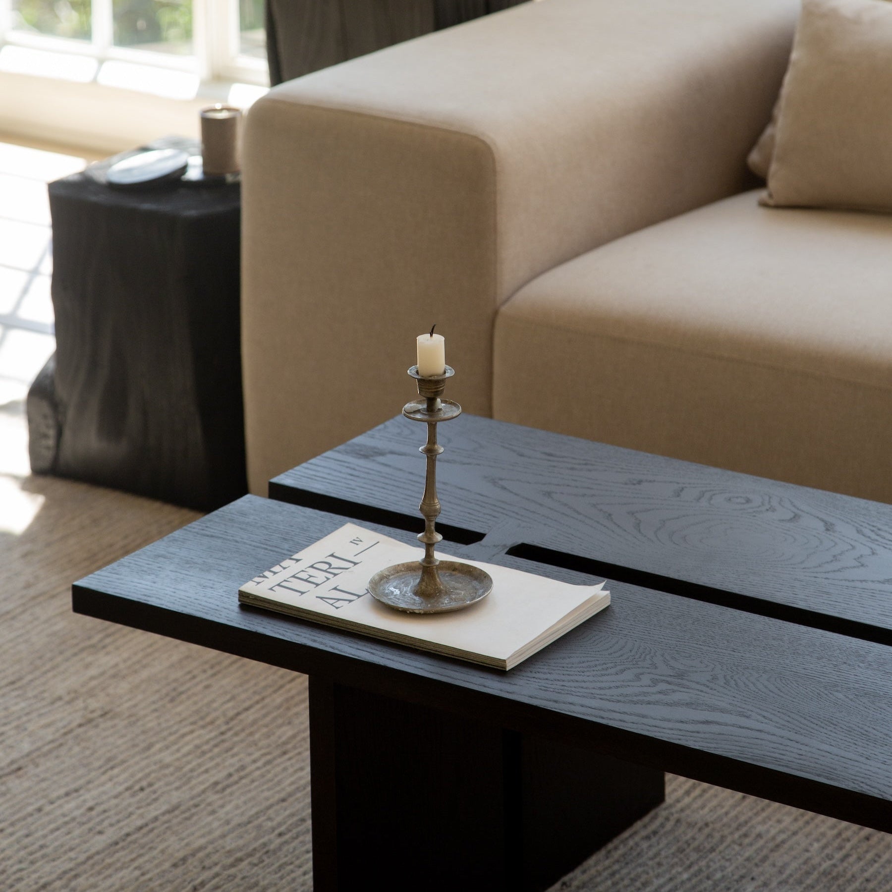 Table basse en chêne massif – finition anthracite