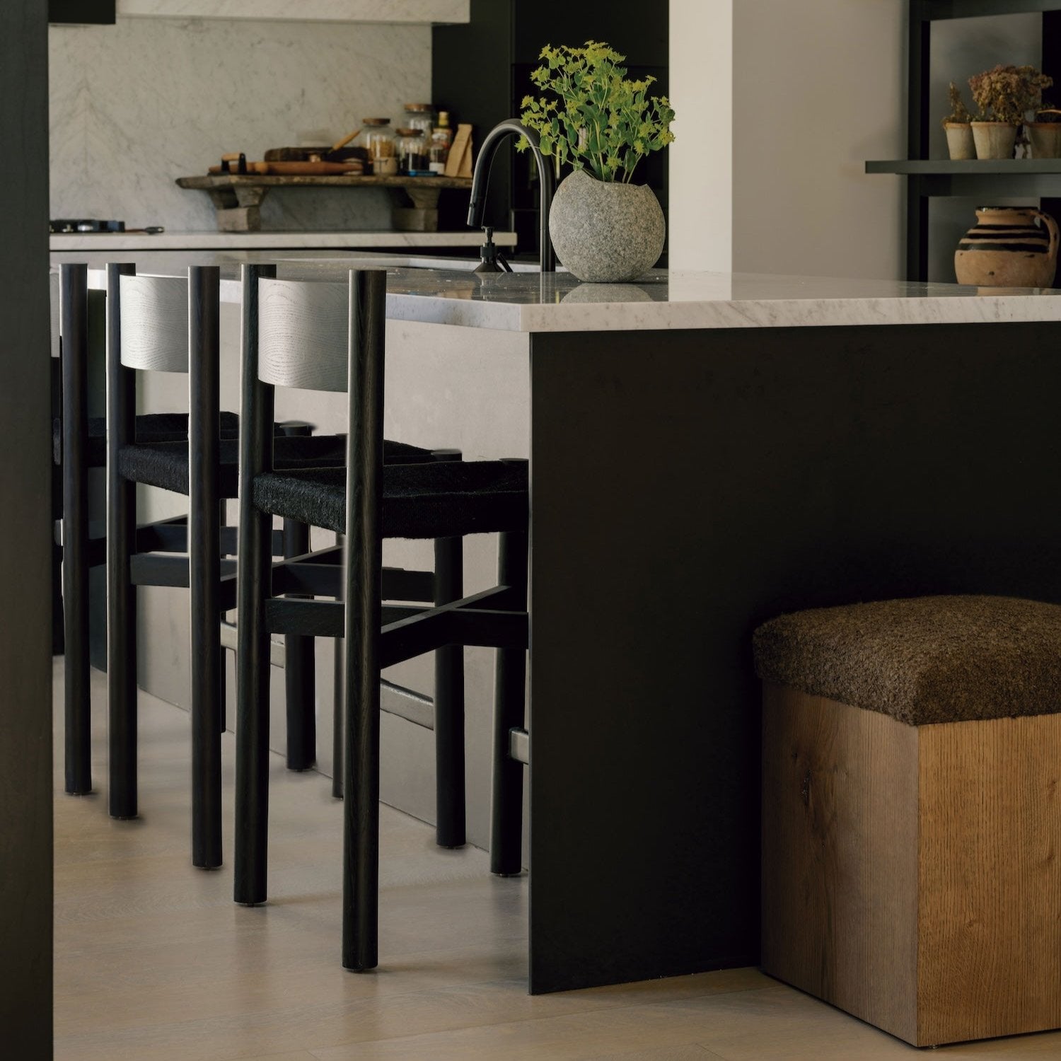 Tabouret de comptoir - Assise en jute tressé, Chêne blanc noir huilé