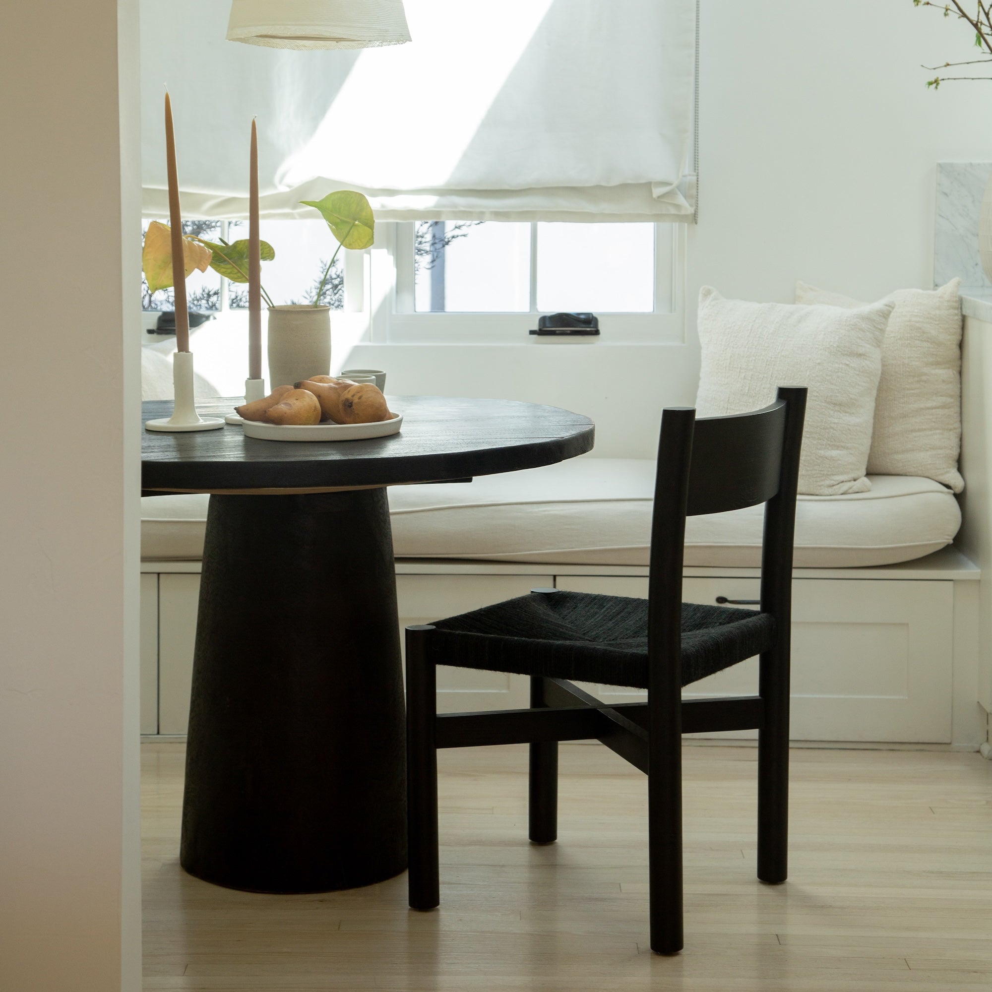 Chaise de salle à manger - assise en jute tressé, chêne blanc teinté noir