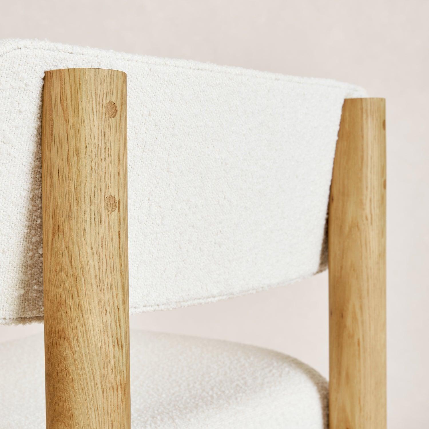 Chaise de salle à manger - Chêne clair bouclé et pieds coniques en chêne blanc