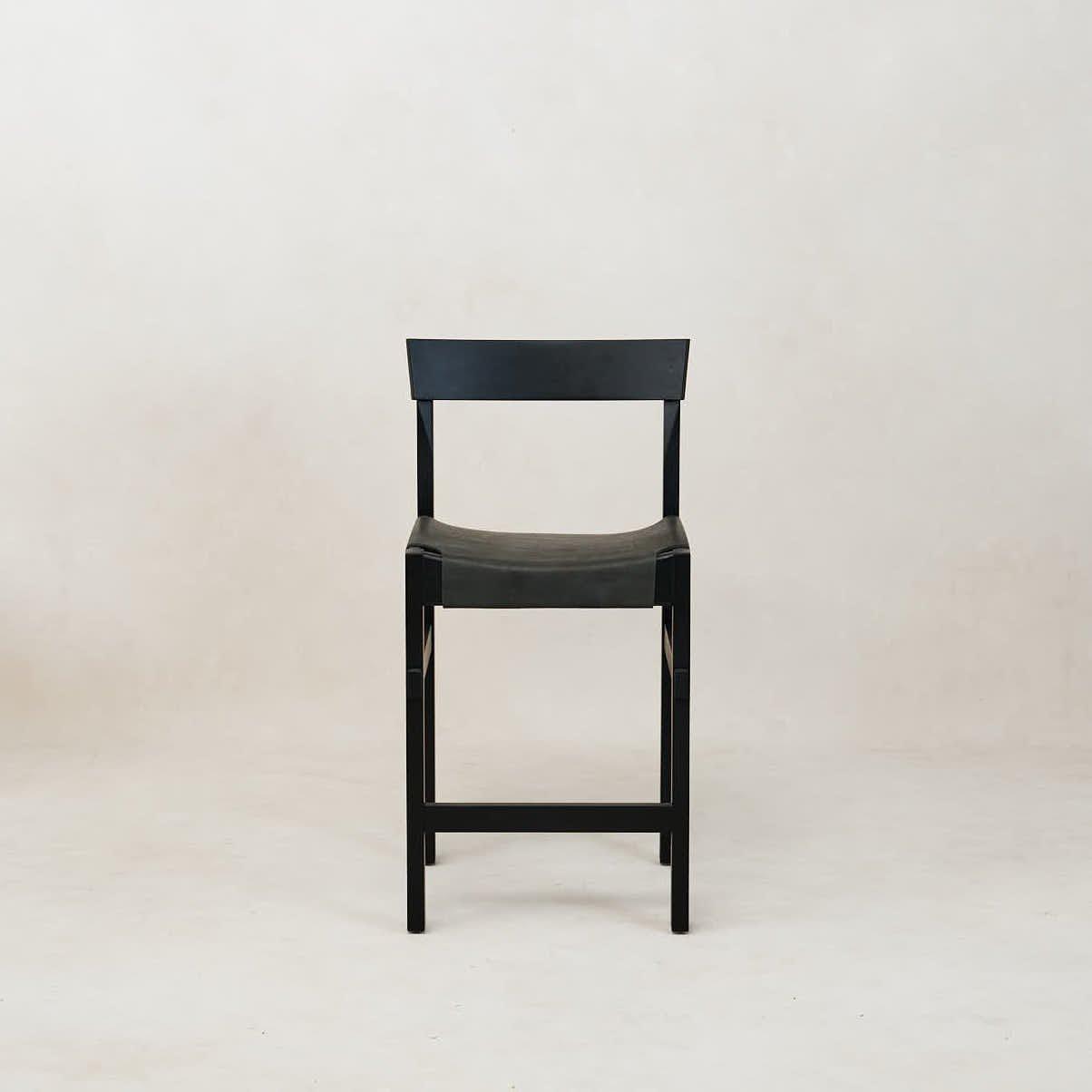 Tabouret de comptoir - Siège en cuir épais, cadre noir fait main