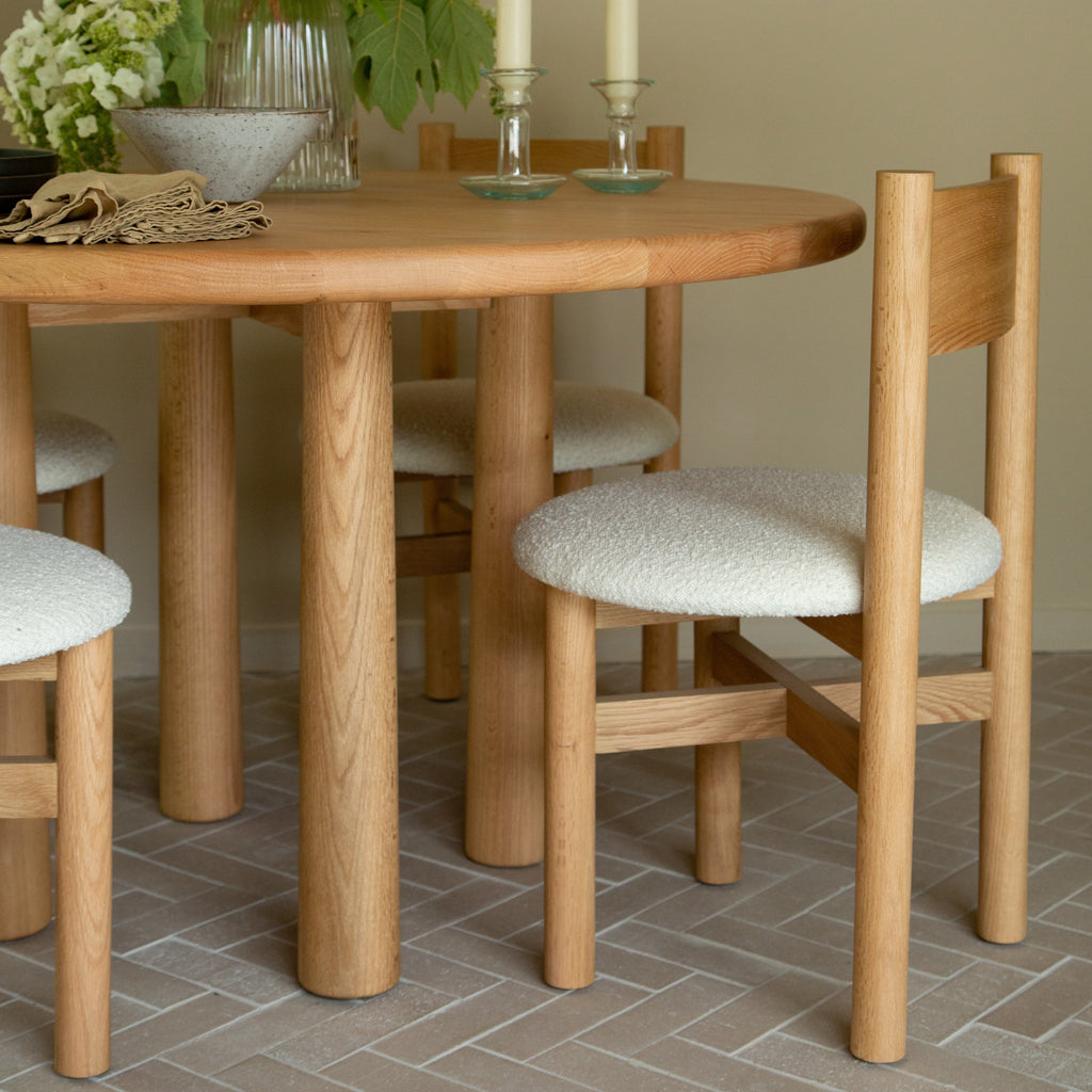 Table à manger ronde - Finition chêne chaud