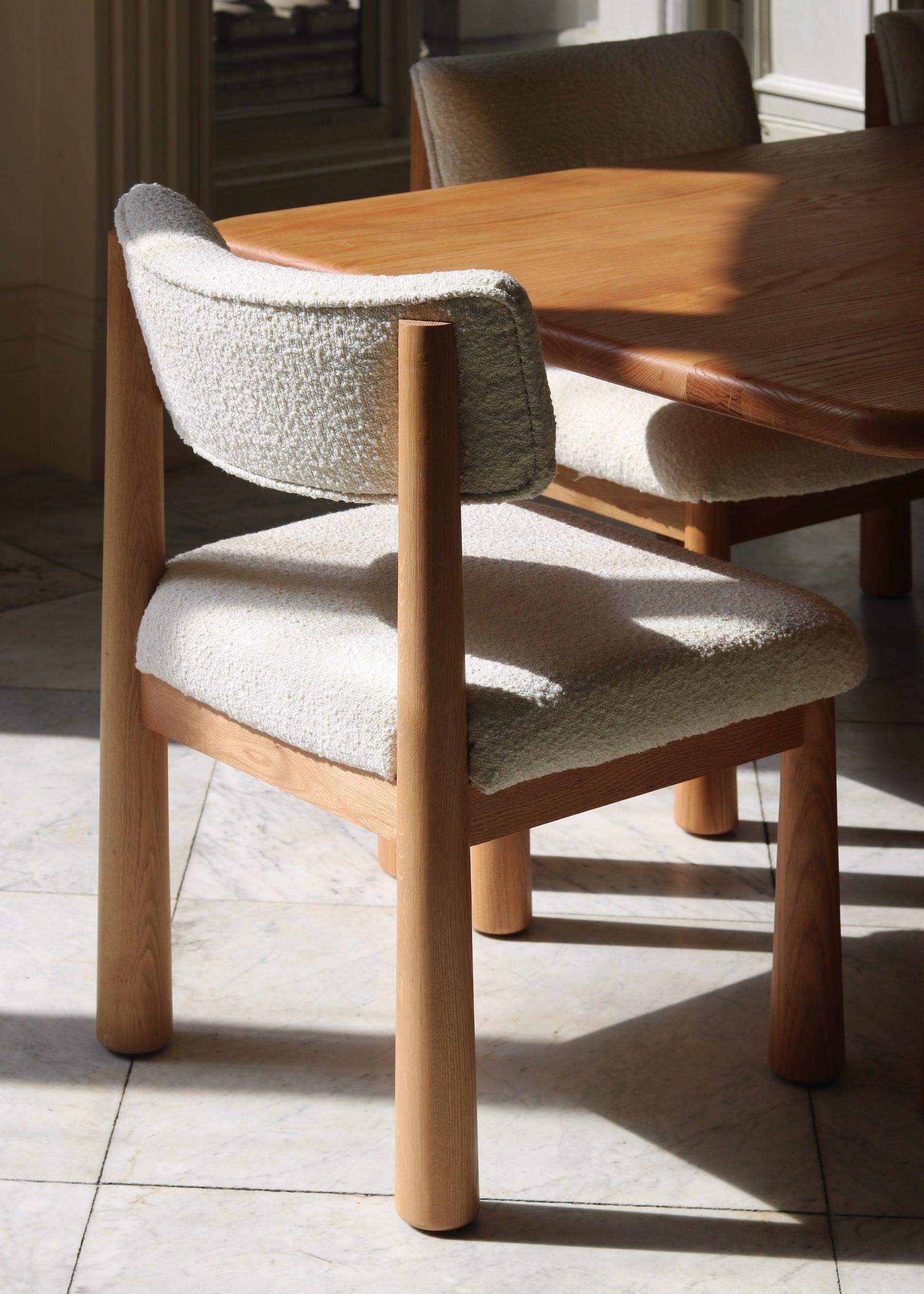 Chaise de salle à manger - Chêne clair bouclé et pieds coniques en chêne blanc